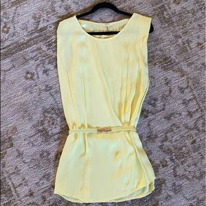 Beautiful yellow dress with belt! Size M Never worn!!